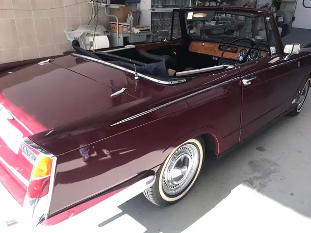 Triumph Herald granate recién pintado